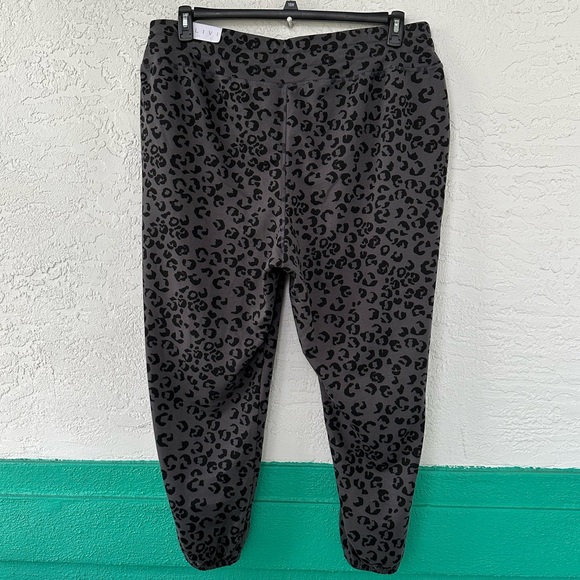 Lane Bryant LIVI Cheetah Print Joggers 18/20 NWT - Picture 2 of 9